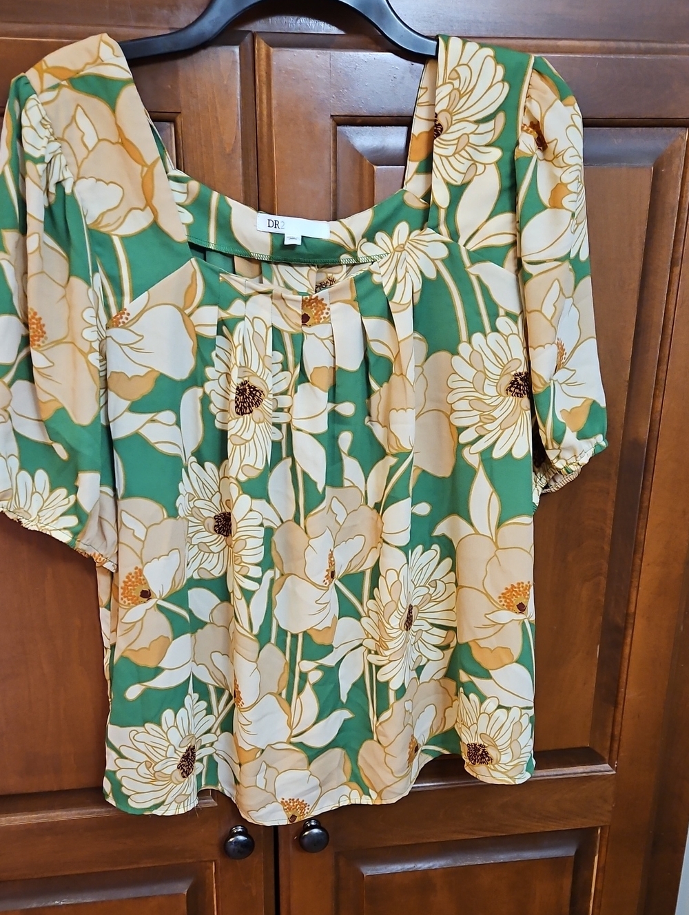 DR2 Green and Cream Floral Short-Sleeve Blouse
